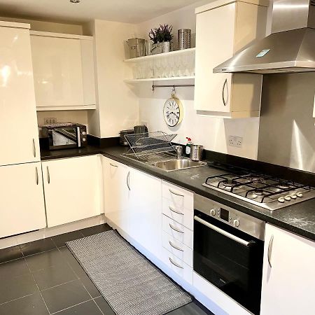 לונדון 2 Bedroom Apartment Near Olympic Park With Free Parking מראה חיצוני תמונה