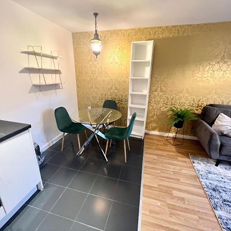 לונדון 2 Bedroom Apartment Near Olympic Park With Free Parking מראה חיצוני תמונה
