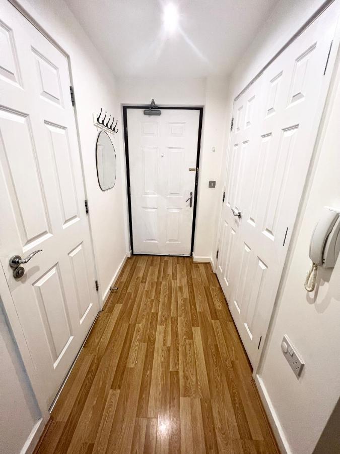 לונדון 2 Bedroom Apartment Near Olympic Park With Free Parking מראה חיצוני תמונה